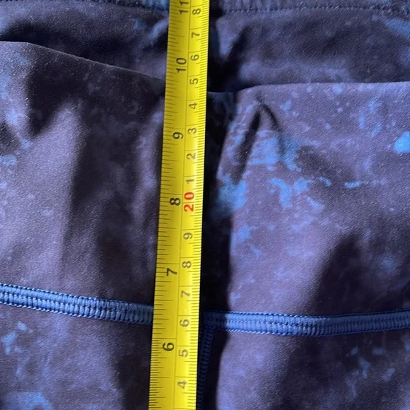 Rare LuLuLemon Blue Ombré‎ wave speed under legging. Size 10. Deep sea. Like New - Picture 7 of 9
